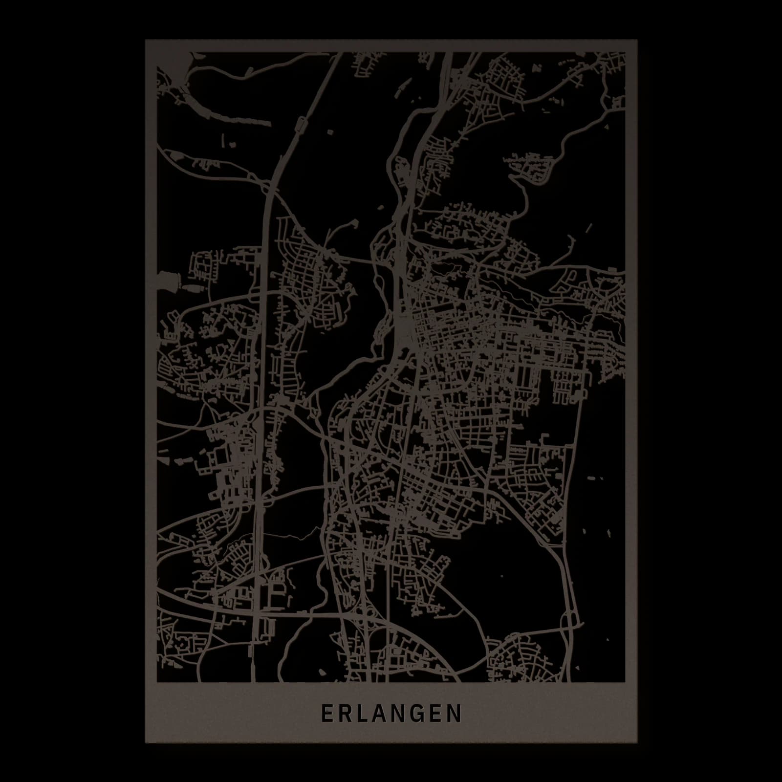 Erlangen – Barocke Mitte, Burgberg und südliche Campusquartiere, 35 × 50 cm. Rechteckiger Stadtplan aus Holz, gefertigt aus schwarz lackiertem MDF.