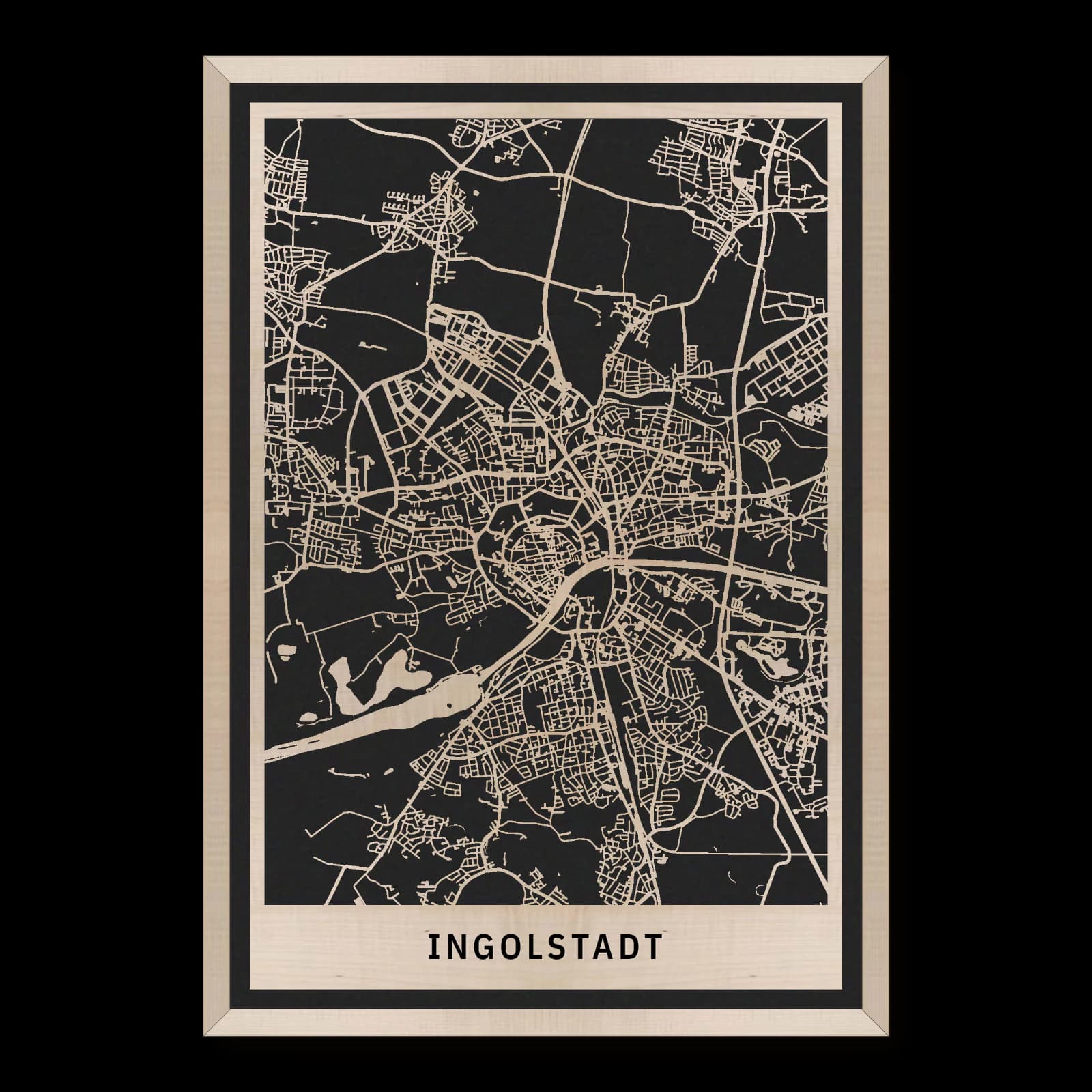 Ingolstadt – Donau, Festungsstadt und Industriegeschichte, 35 × 50 cm. Rechteckiger Stadtplan aus Holz, gefertigt aus geöltem Ahornholz – zwei Schichten mit schwarzer Rückenplatte und Rahmen.