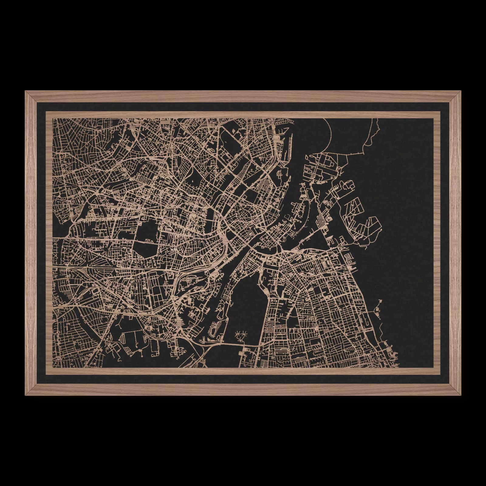 Kopenhagen – Stadtquartiere zwischen Gärten, Hafen und Strand, 50 × 35 cm. Rechteckiger Stadtplan aus Holz, gefertigt aus geöltem Nussbaumholz – zwei Schichten mit schwarzer Rückenplatte und Rahmen.