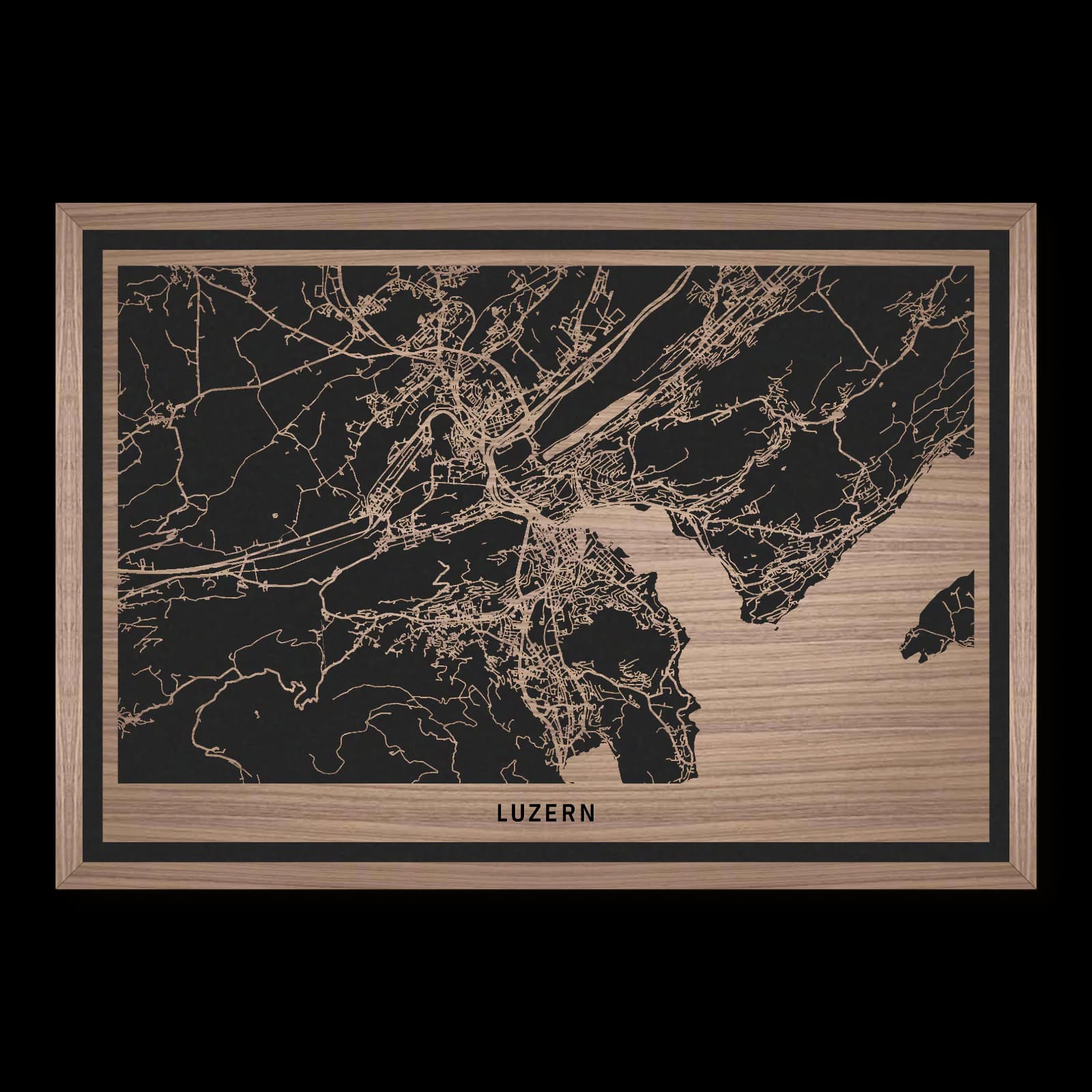 Luzern – Stadtüberblick, 50 × 35 cm. Rechteckiger Stadtplan aus Holz, gefertigt aus geöltem Nussbaumholz – zwei Schichten mit schwarzer Rückenplatte und Rahmen.