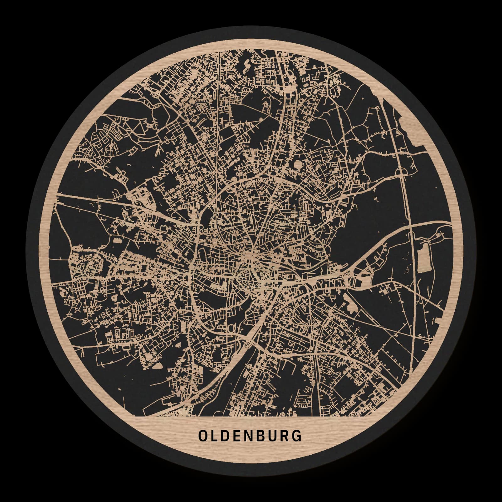 Oldenburg – Hunte, Schloss und grüne Quartiere, 35 × 35 cm. Runder Stadtplan aus Holz, gefertigt aus geöltem Eichenholz – zwei Schichten mit schwarzer Rückenplatte.
