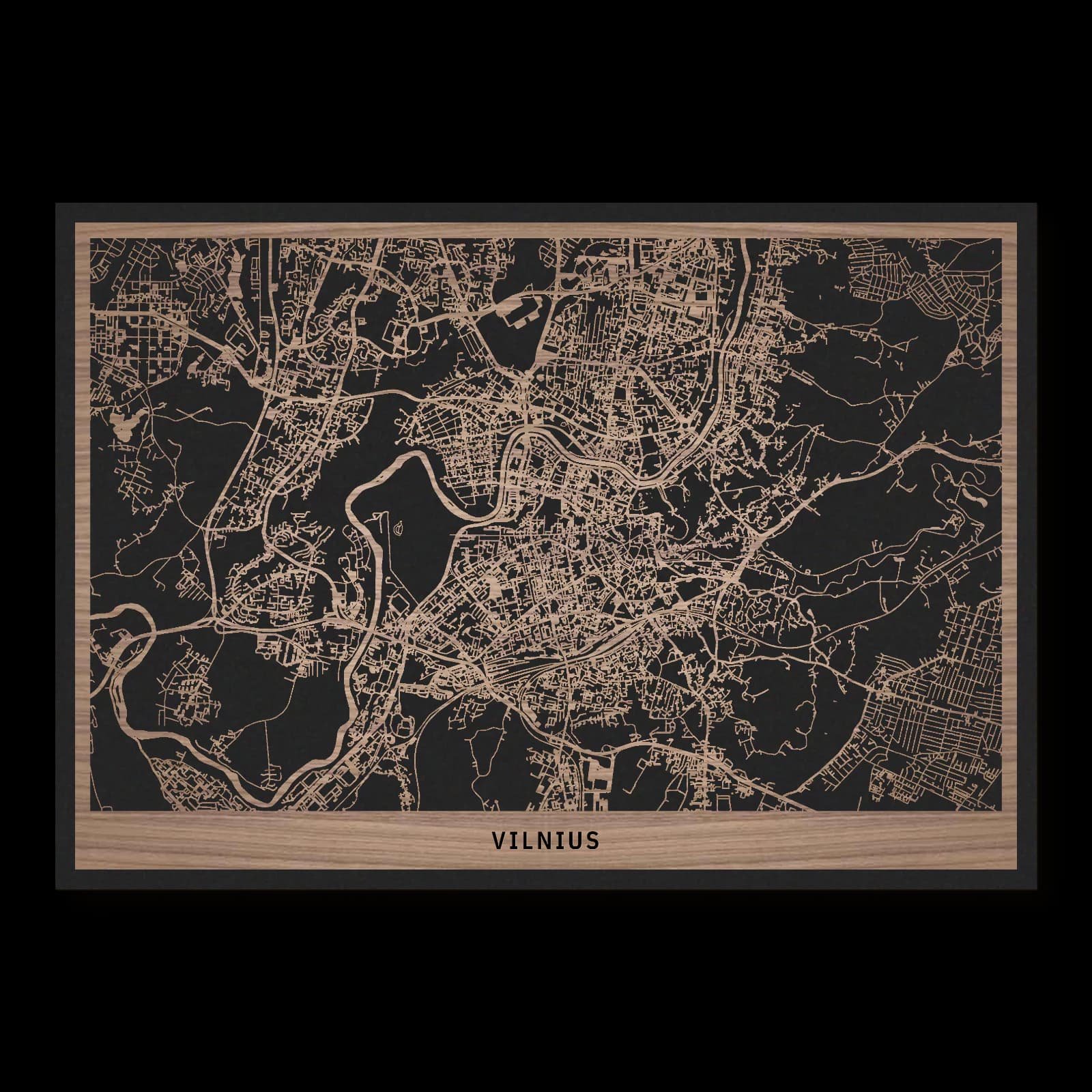 Vilnius – Stadtüberblick, 50 × 35 cm. Rechteckiger Stadtplan aus Holz, gefertigt aus geöltem Nussbaumholz – zwei Schichten mit schwarzer Rückenplatte.