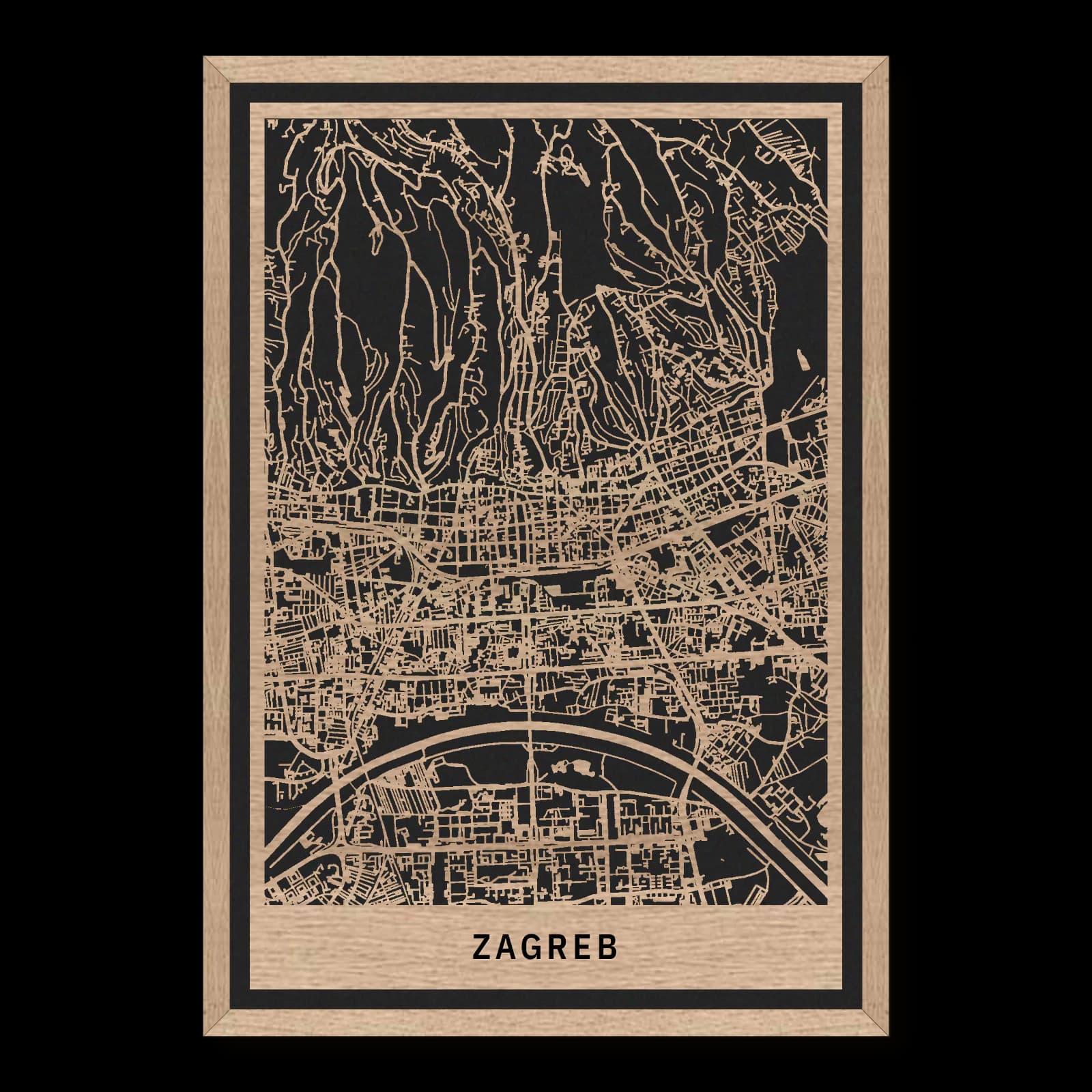 Zagreb – Stadtüberblick, 35 × 50 cm. Rechteckiger Stadtplan aus Holz, gefertigt aus geöltem Eichenholz – zwei Schichten mit schwarzer Rückenplatte und Rahmen.